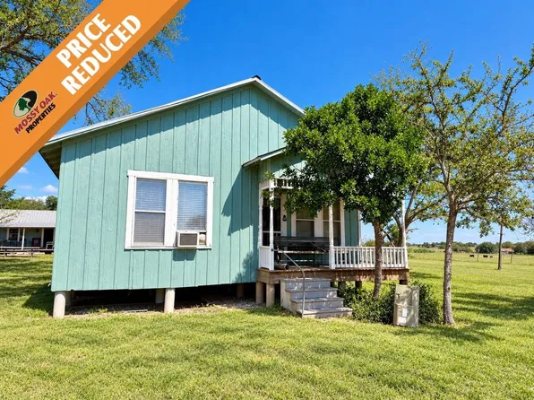 2944 State Highway 111 W, Yoakum, TX 77995