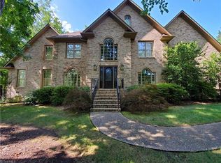 4204 Caroline Ct, Greensboro, NC 27407