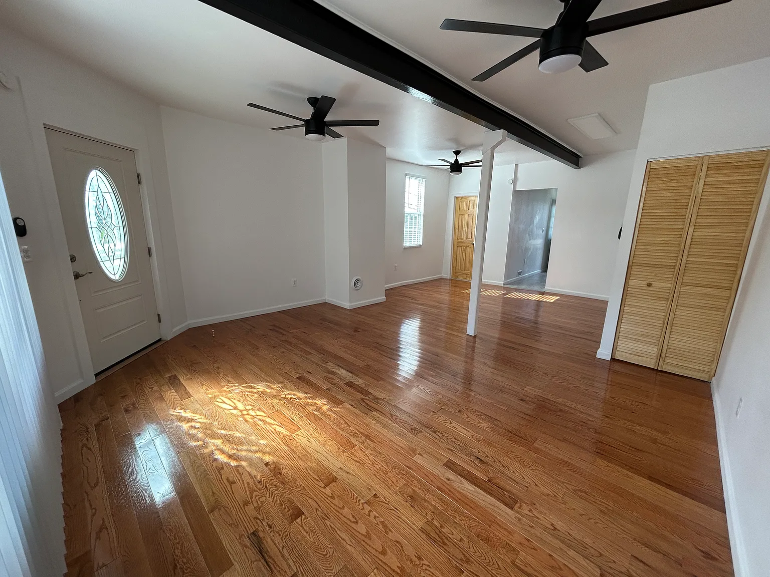 3 bed, 1200 sqft, $2,350 — Photo 3