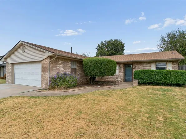 1353 W Cedarbrook Ln, Moore, OK 73170