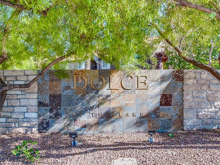 2750 S Durango Dr — Photo 30