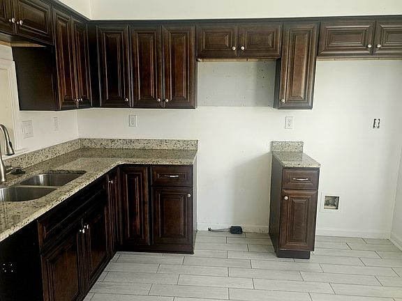 3rd image of 5545 Old Guard Cres