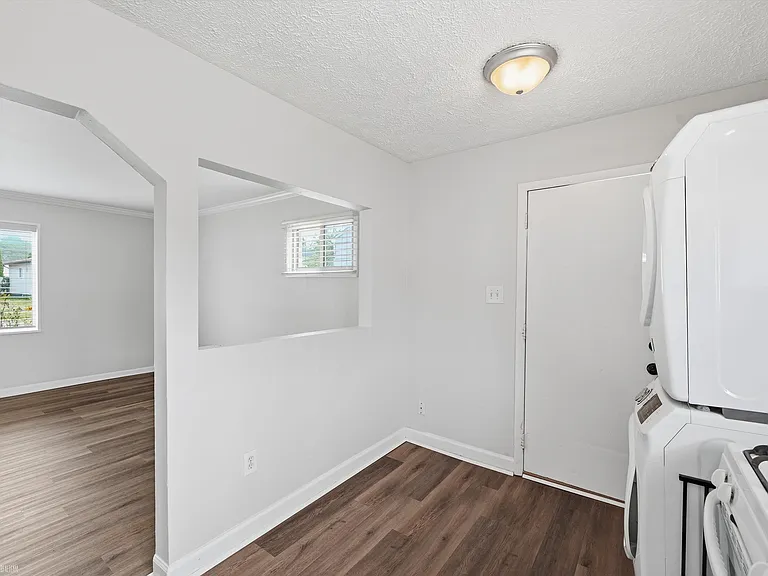 28311 Waverly St — Photo 9