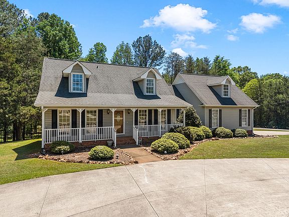 3rd image of 320 Burton Rd