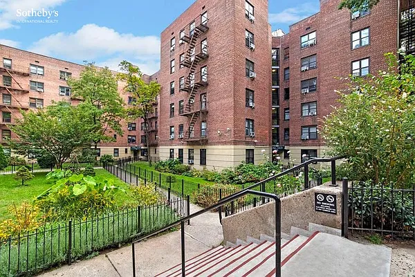 Sold by Sotheby's International Realty | media 10