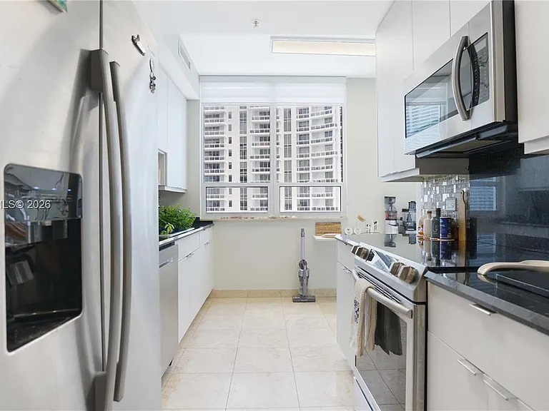 801 Brickell Key Blvd #2210 — Photo 38