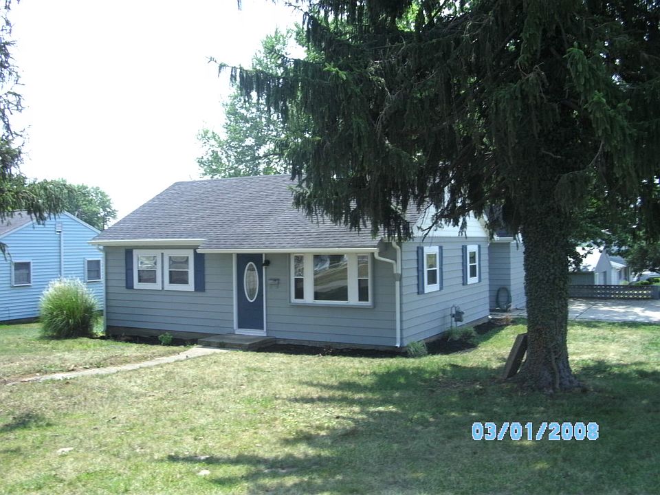 1st image of 556 W 4th St