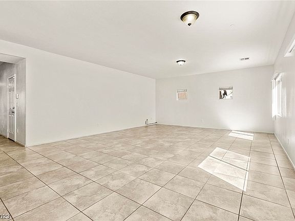 5th image of 521 Iron Stirrup Ave