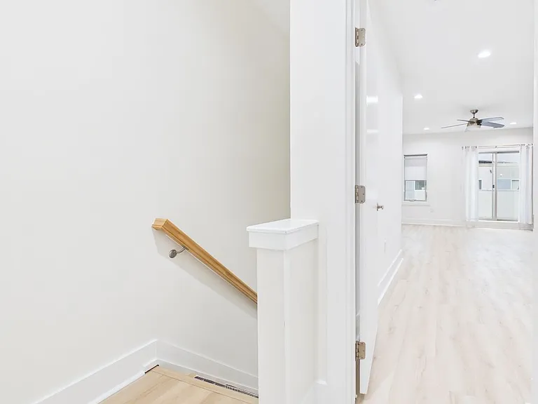 1129 N Hope St — Photo 35
