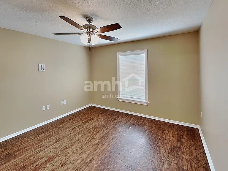 1733 Strathmore Cir — Photo 8