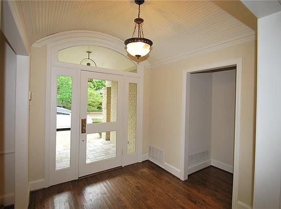 4th image of 3851 N Versailles Ave