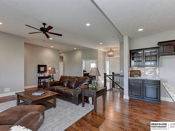 5th image of 7404 S Von St S
