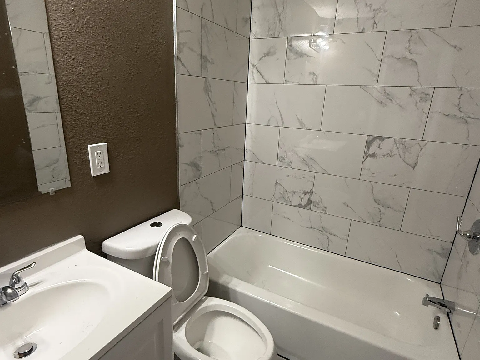 2352 Hubbard Avenue - 1 — Photo 2