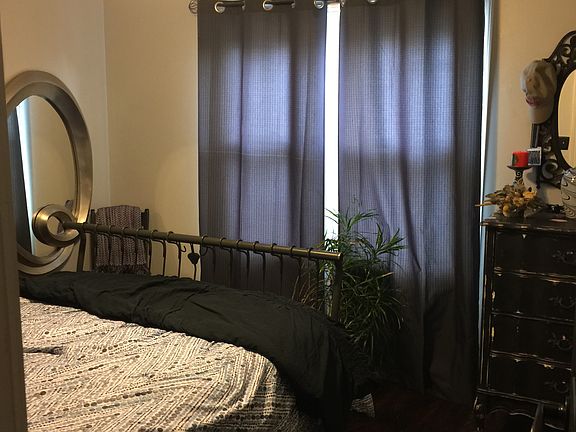 1st bedroom 