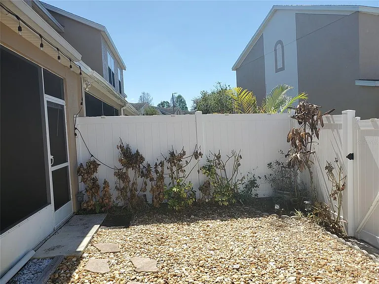 1411 Sedgwick Dr — Photo 17