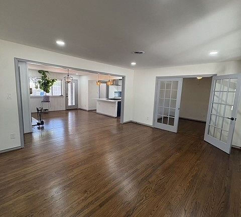 4th image of 6404 E Lovers Ln
