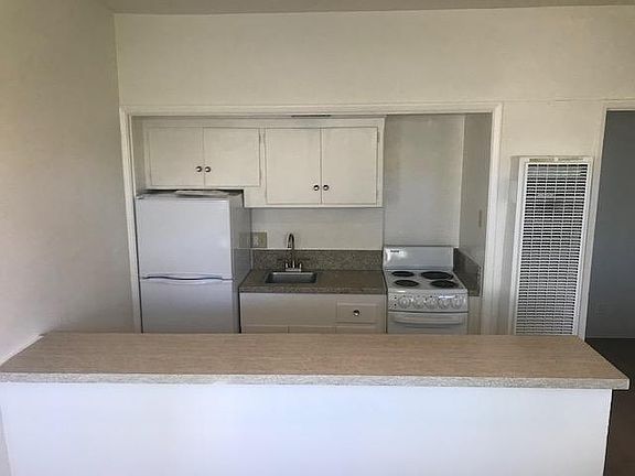 5th image of 29 Coronado St APT D