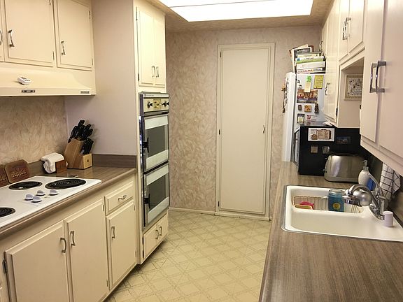 2nd image of 16615 Bernardo Oaks Dr
