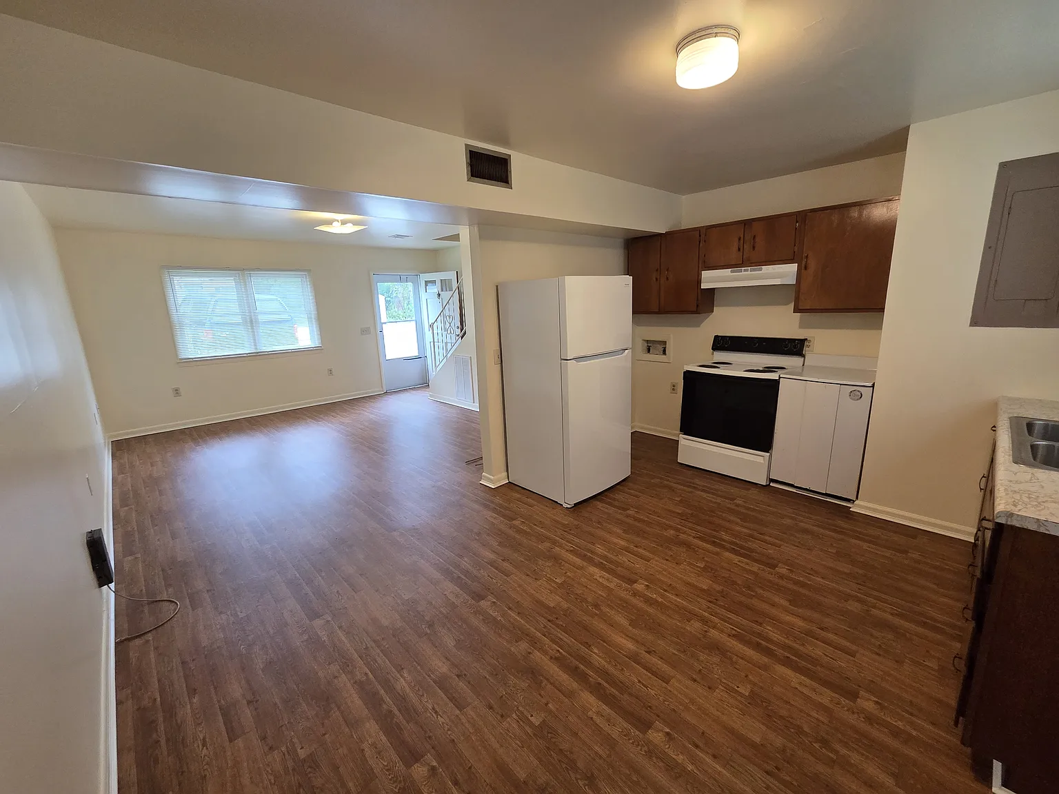 2 bed, 815 sqft, $925 — Photo 2