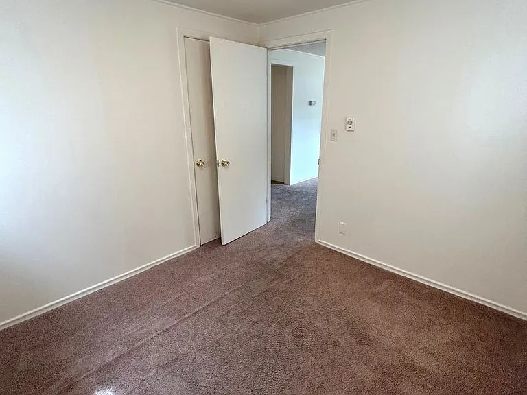 939 Alder Ave — Photo 7