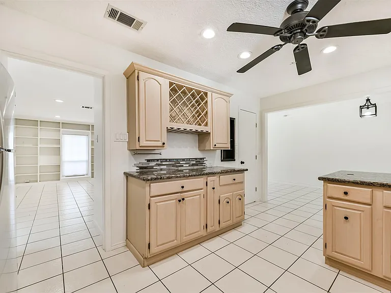 807 Stadium Cir — Photo 11