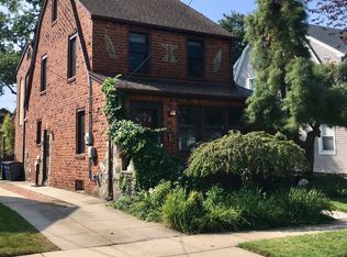 72 Fordham St, Williston Park, NY 11596