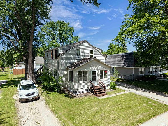2nd image of 1841 Oakdale Ave