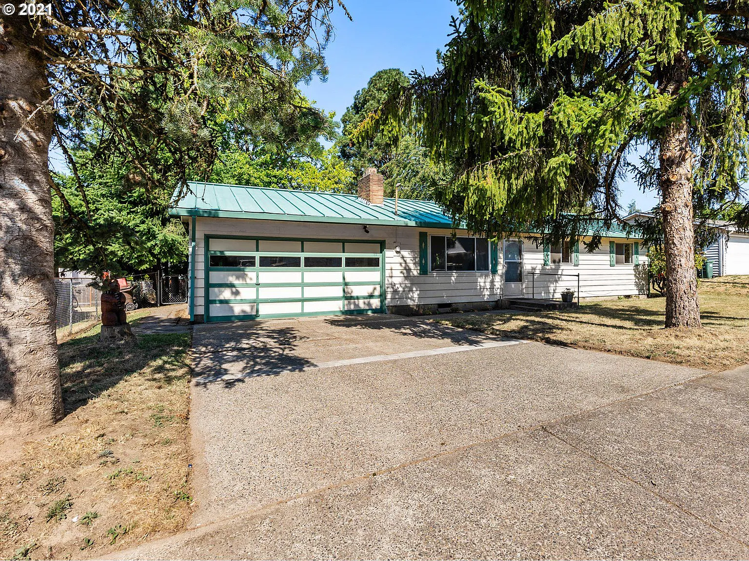 243 NW Freeman Ave photo 1