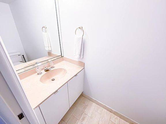 2nd image of 1717 N Bayshore Dr #4042