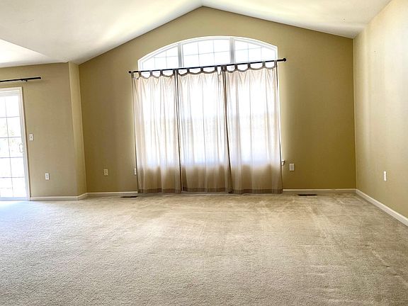 4th image of 3885 Radcliff Dr