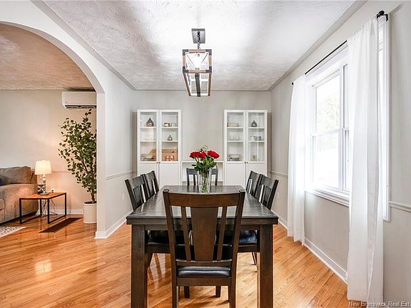 3rd image of 27 Chapel Rd