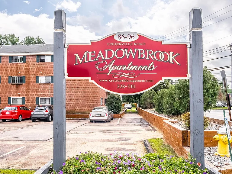 Meadowbrook Apartments — Photo 13