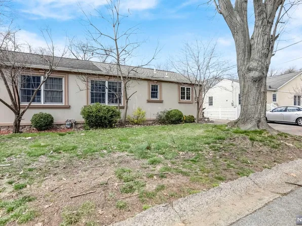 34 Caruth Ave, Elmwood Park, NJ 07407