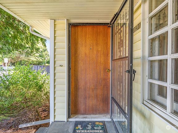 4th image of 19131 68th Avenue W