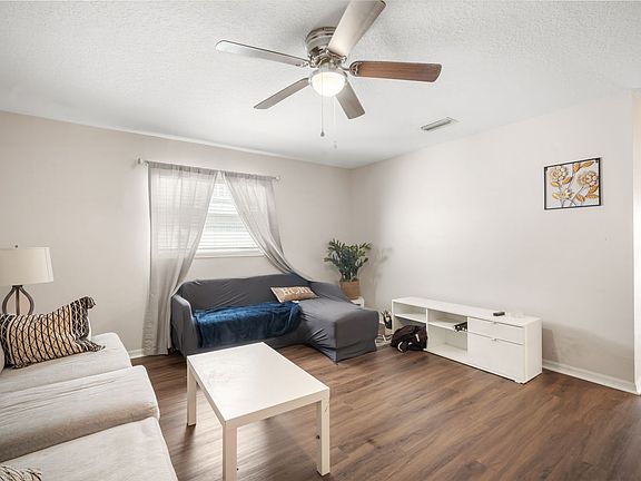4th image of 1584 Tilley Ave