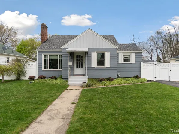 319 Oakwood Ave, Owosso, MI 48867