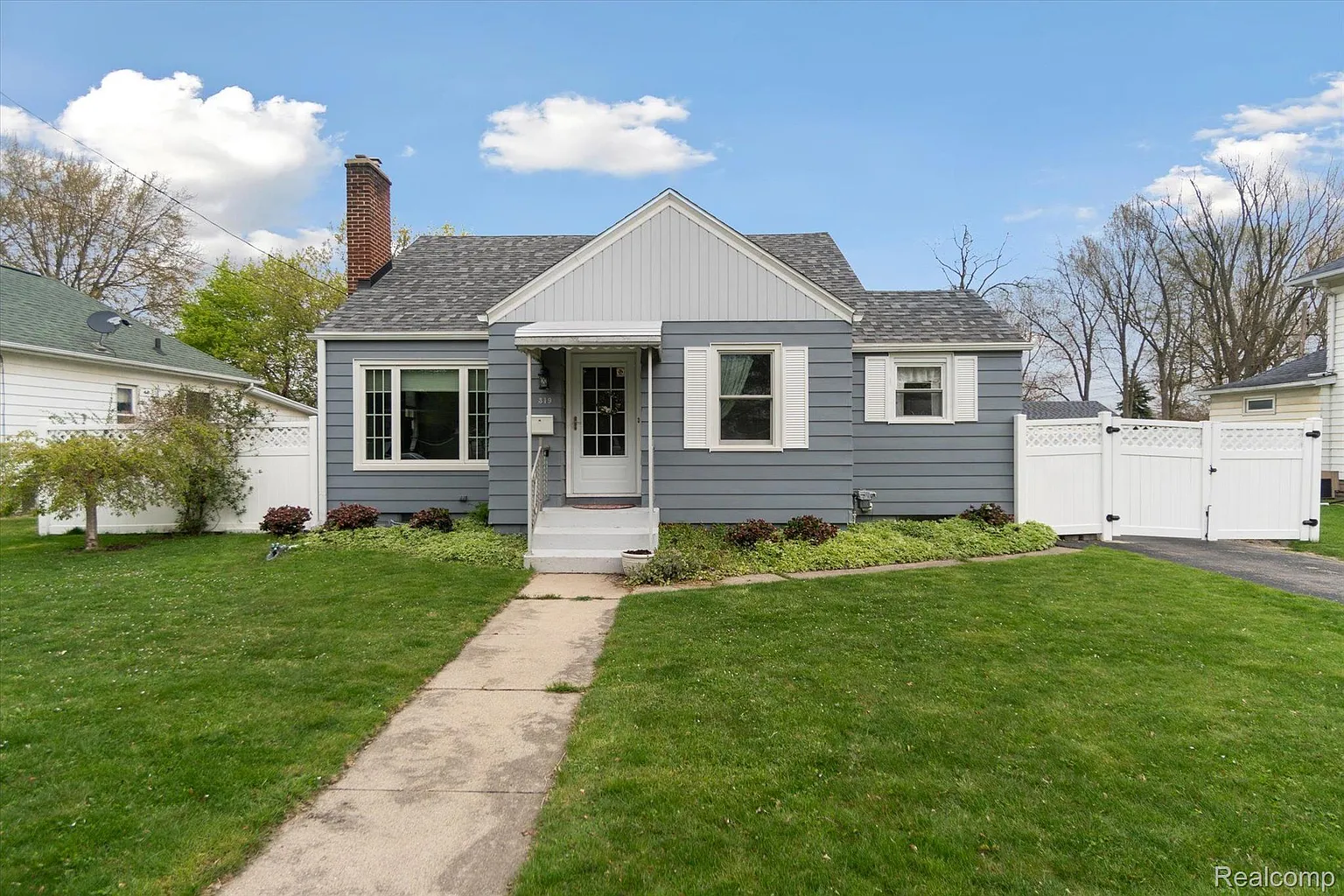 319 Oakwood Ave photo 1
