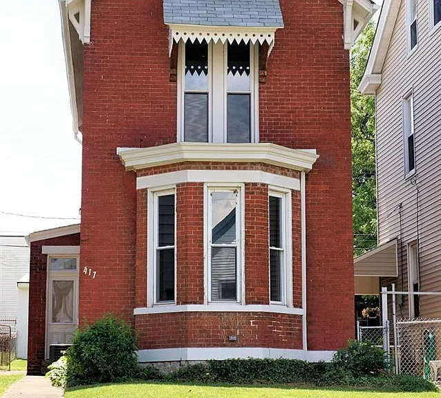 It's a charming home to drive up to every day. The front entrance is easy access from Oak Street and there's always plenty of street parking for guests visiting while you park in back.