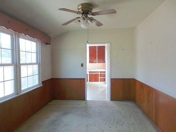 3rd image of 226 N Walnuthaven Dr