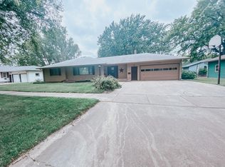 1457 Washington Dr, Huron, SD 57350