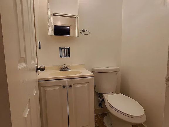5th image of 152 E 46th St #3S