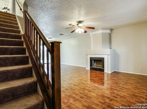 4th image of 3171 Beacon Field Dr
