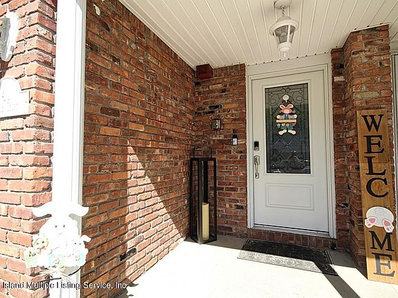 3rd image of 41 Ilyse Ct
