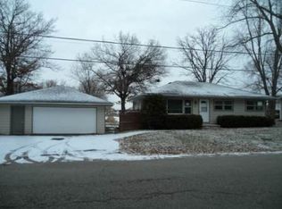 24 N Circle Ave, Port Barrington, IL 60010