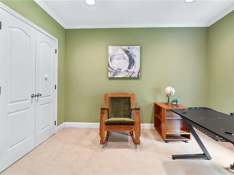 4260 Beverly Ln NE — Photo 11