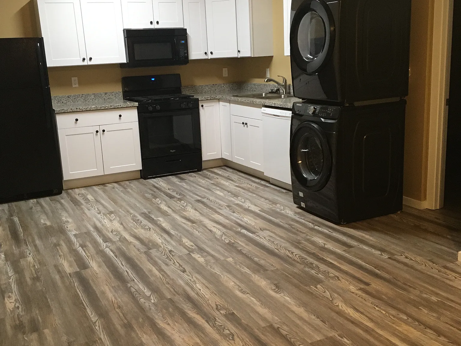 2 bed, 750 sqft, $1,300 — Photo 2