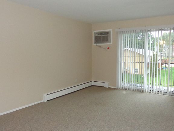 3rd image of 3 Hawthorne Ln #208