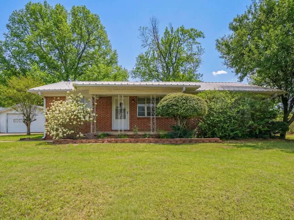 729 S Walnut St, Winnsboro, TX 75494