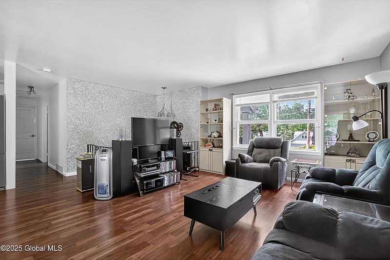3rd image of 210 Starr Avenue