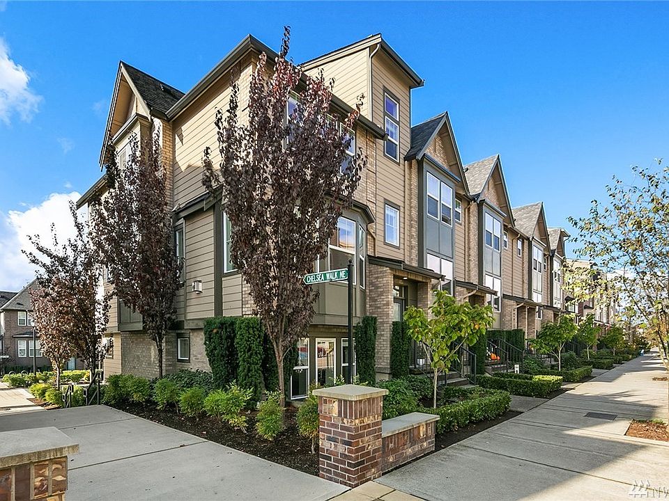 1st image of 1053 10th Ave NE Unit 2.6